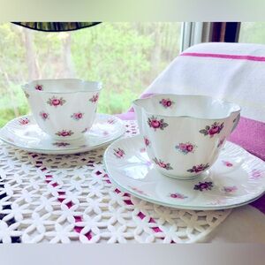 Set of 2 Two 💖 Shelley England Fine China Rosebud 🌹 Scallop Edge Cups Saucers